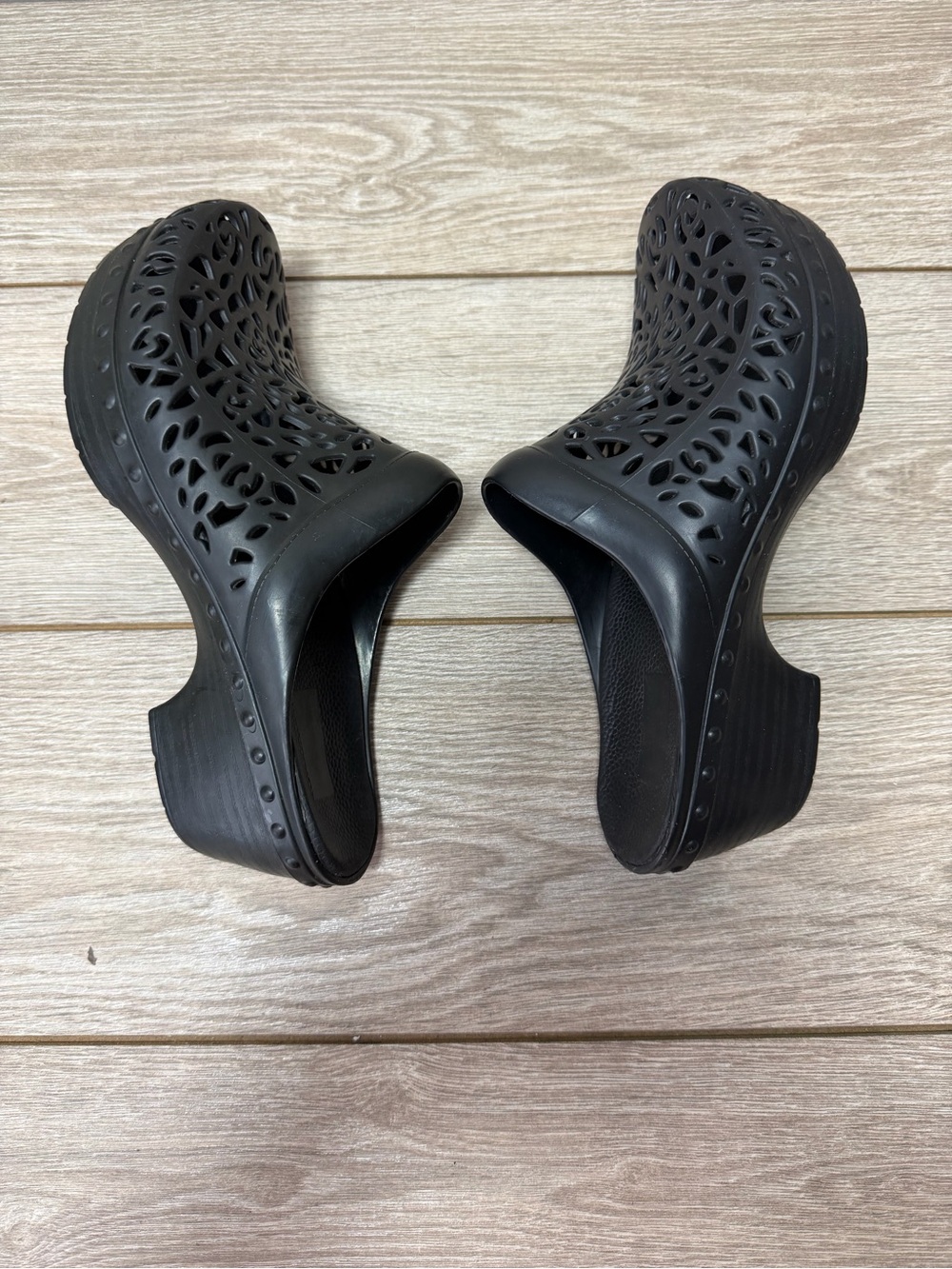 Dansko Pippa Molded Plastic Rubber Cut Out Clog Shoe Black Womens Size 39 US 8.5 - Picture 7 of 8